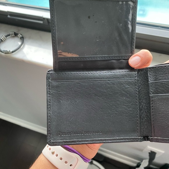 Perry Ellis Wallet - Picture 3 of 8